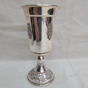 Handmade Kiddush cup Lily flowers. Sterling silver Kiddush cup Lily flowers designs around. Dimension diameter 7 cm X 14.3 cm approximately.