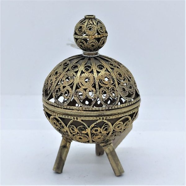 Havdalah spice box vintage Yemenite filigree sterling silver gold plated made by Yemenite silversmith early 1950' diameter 4.1 cm X 6.7 cm approximately.