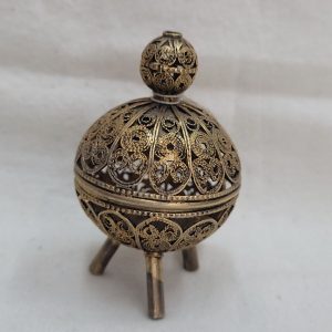 Havdalah spice box vintage Yemenite filigree sterling silver gold plated made by Yemenite silversmith early 1950' diameter 4.1 cm X 6.7 cm approximately.