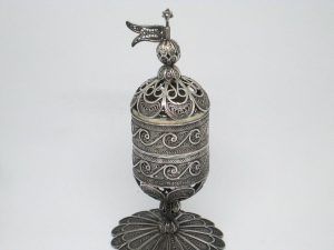 Handmade spice Havdalah box round filigree sterling silver tower with very fine silver Yemenite filigree designs around.