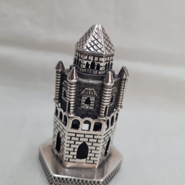 Havdalah Spice Box Castle sterling silver Gothic castle on a hexagon Yemenite filigree base. Dimension 4 cm X 5 cm X 8 cm approximately.