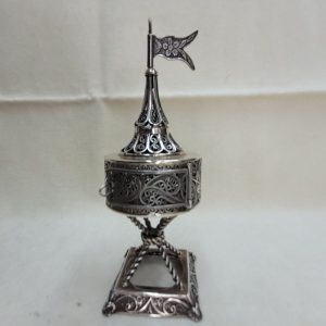Havdalah Bessamim box silver filigree sterling silver tower with silver Yemenite filigree designs. Dimension diameter 4.5 cm X 12 cm.