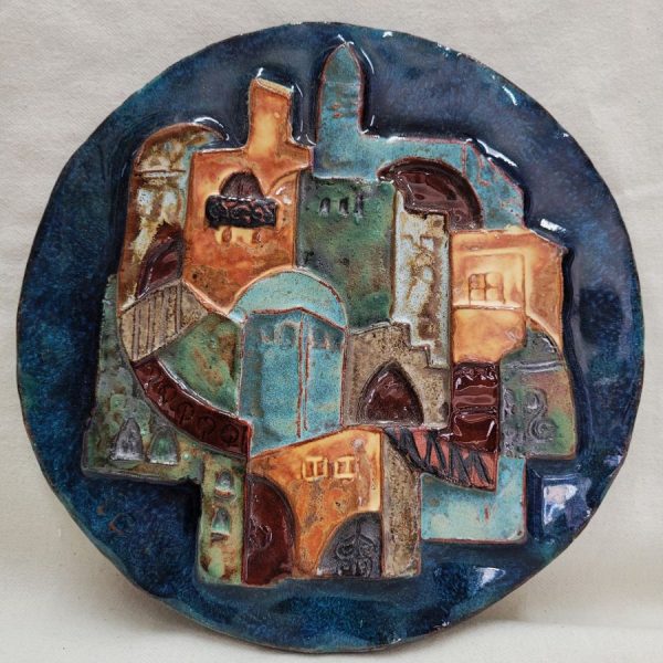 Handmade glazed ceramic Jerusalem houses round tile with different designs of Jerusalem housing and monuments. Dimension diameter 20 cm approximately.