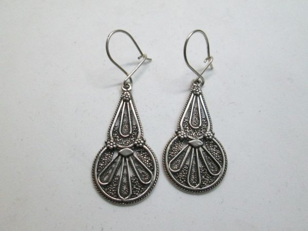 Yemenite jeweler made this silver earrings Yemenite filigree tear drop shape. I can change the hook to screw finding for non pieced ears by request.