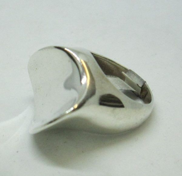 Handmade Sterling silver contemporary style ring smooth silver touch. Dimension 2 cm X 2.5 cm, ring size 58.