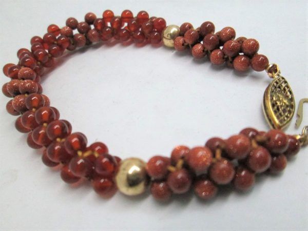 Bracelet Negev stones Agathe beads, semi precious Negev stones, orange Agathe beads and gold beads diameter 0.45 cm X 21 cm approximately.