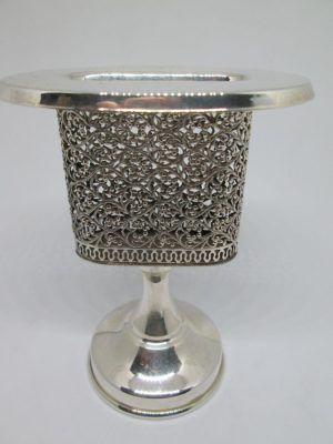 Handmade sterling silver Havdalah candle holder filigree Yemenite filigree around holder. Dimension 7.8 cm X 5.6 cm X 10 cm approximately.