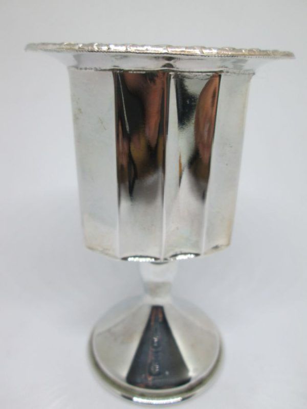 Handmade sterling silver Havdalah candle holder smooth contemporary design. Dimension 6.9 cm X 5 cm X 10.4 cm approximately.