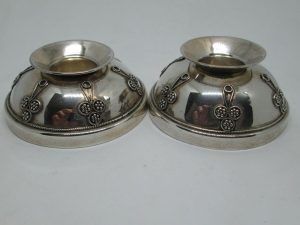 Shabbat traveler candle holders with Yemenite filigree designs made by Bier. Dimension Diameter 6.1 cm X 1.9 cm approximately.
