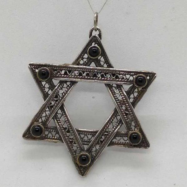 Handmade Yemenite filigree sterling silver MagenDavid Pendant Filigree Onyx set with 6 Onyx stones. Dimension 3.6 cm X 3.9 cm X 0.28 cm.