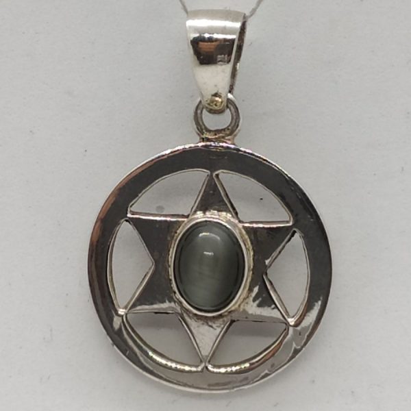A simple sterling silver round shape with a MagenDavid Pendant Cats Eye set  in. Dimension diameter 1.8 cm X 0.5 cm approximately.