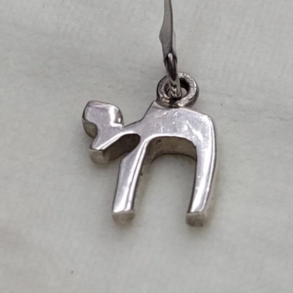 Handmade contemporary heavy style sterling silver Hay Chai mini pendant suitable for teenagers. Dimension 1.2 cm X 1.2 cm X 0.3 cm approximately.