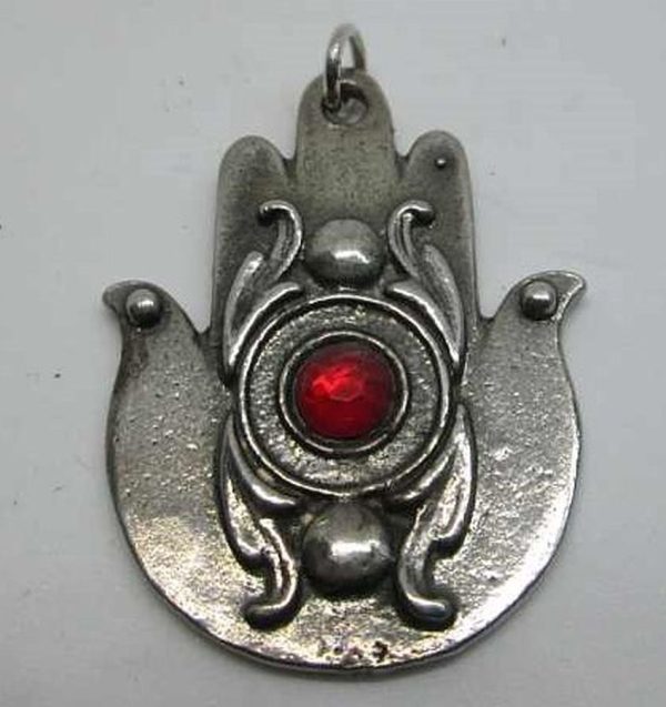 Handmade solid heavy sterling silver Hamsa pendant two doves  set with red stone & two doves shape. Dimension 2.1 cm X 3.5 cm X 0.2 cm approximately.