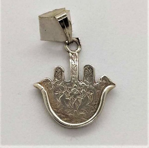 Handmade sterling silver Hamsa Chamsa pendant Moroccan with floral engravings designs Moroccan style. Dimension 1.7 cm X 1.6 cm X 0.15 cm approximately.