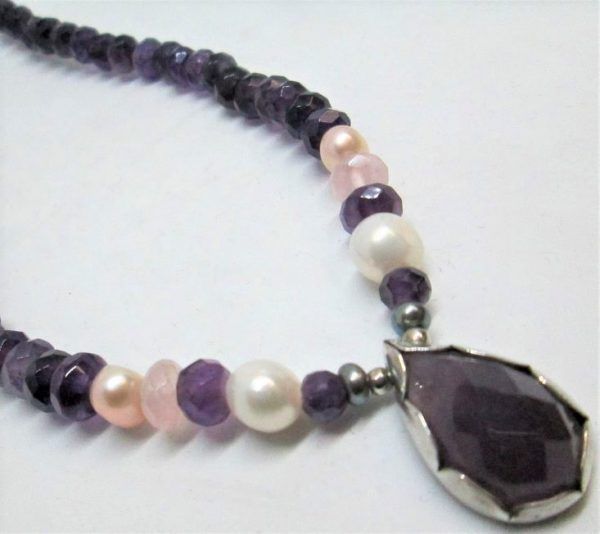 Handmade Faceted Amethysts Beads Necklace and pearls & silver framed center stone faceted Amethyst stone . Dimension diameter 0.8 cm X 46 cm
