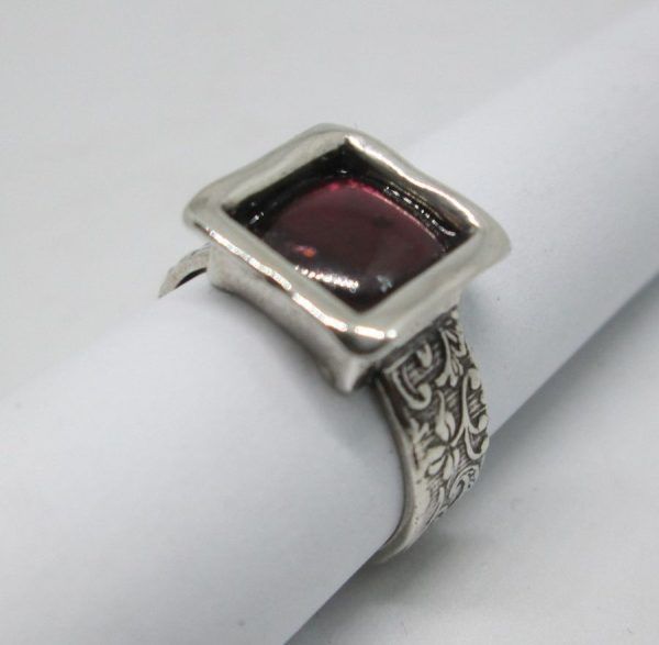 Handmade sterling silver square Garnet ring contemporary style ring set with cabochon Garnet stone. Dimension 1.2 cm X 1.2 cm ring size 55.