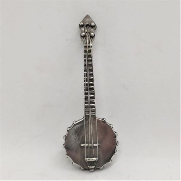Handmade sterling  Silver Miniature Sculpture Banjo. Miniature sterling silver sculptures wide range of original and different designs.
