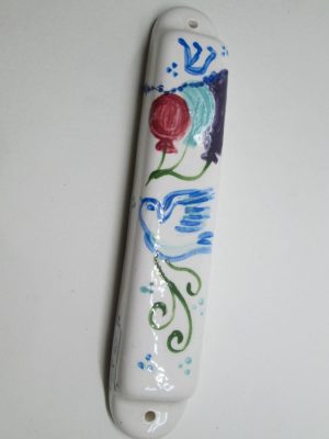 Mezuzah Ceramic Dove Balloons made by Horwitz with dove & balloons. Suitable for parchment up to 10 cm length. Dimension 2.5 cm X 1.8 cm X 14.2 cm.