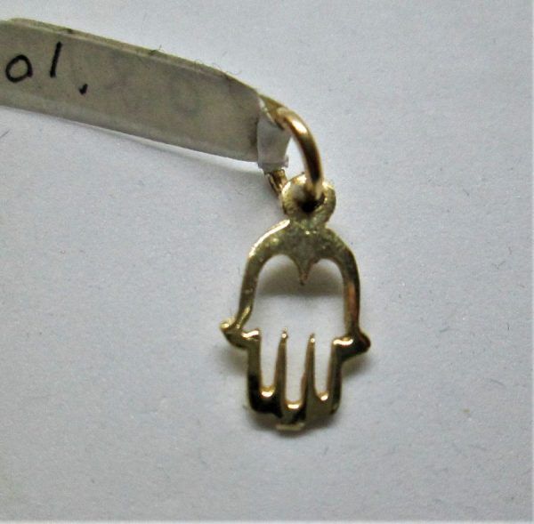 Handmade 14 carat gold Chamsa Hamsa pendant cut out hand palm shape cut out. Dimension 0.7 cm X 1.1 cm X 0.09 approximately.