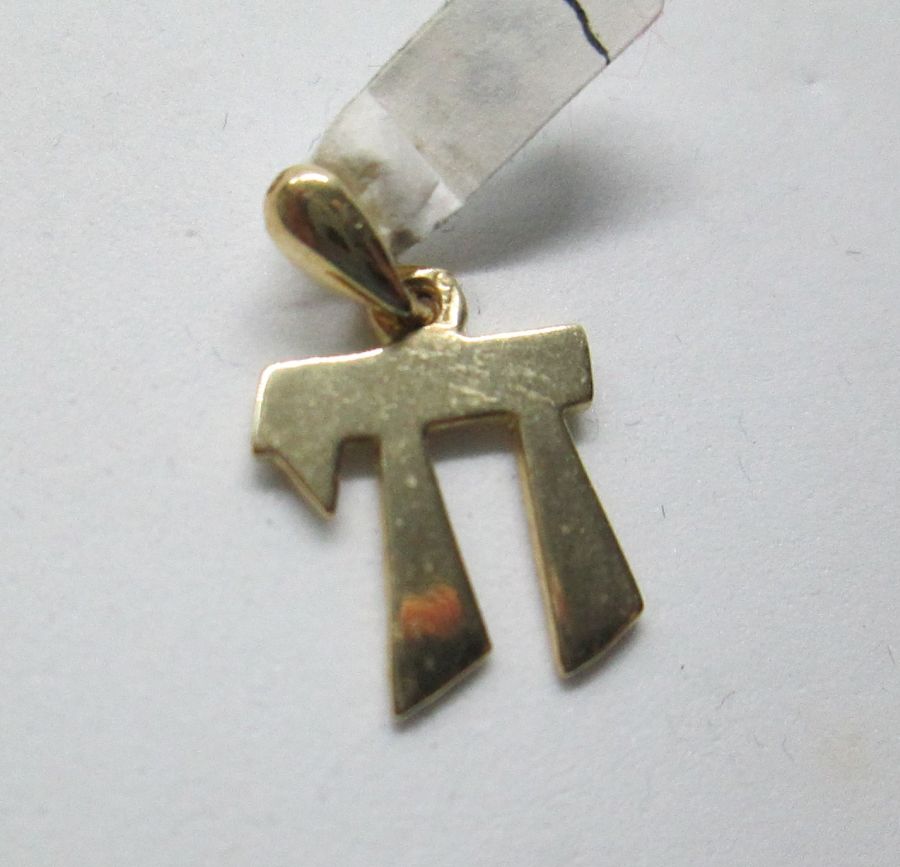 Handmade 14 carat solid gold pendant Hay smooth small size suitable for everyone. Dimension 1.25 cm X 1.2 X 0.09 cm approximately.