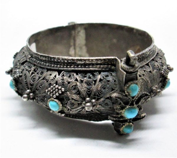 Bracelet Turquoises bangle vintage handmade sterling silver bracelet Yemenite filigree set with genuine Turquoises stones.