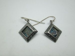 Handmade sterling silver earrings Yemenite filigree design square shape set with genuine Roman glass . Dimension 2 cm X 12 approximately.