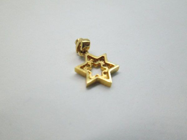 18 Carat yellow gold star of David set with 13 genuine white diamonds total weight 11 pts, VVS clarity 0.9 cm X 1 cm X 0.2 cm approximately.