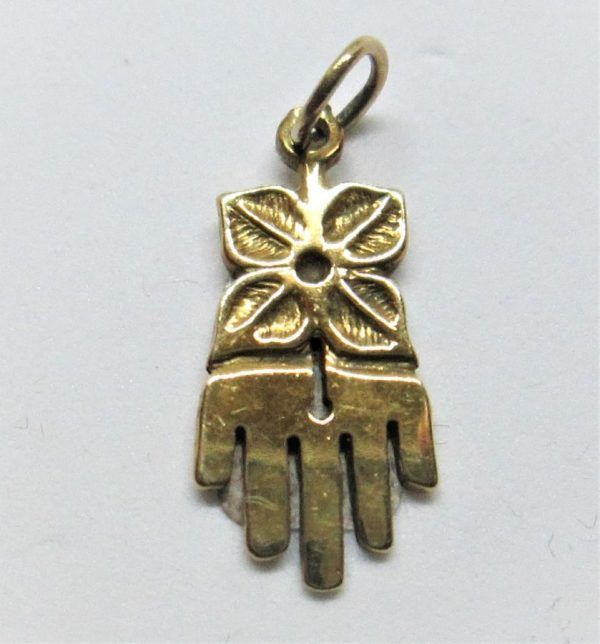 Handmade 14 carat gold Hamsa Chamsa pendant 4 leaf pendant with four decorative leaf. Dimension 1 cm X 1.8 cm X 0.1 approximately.