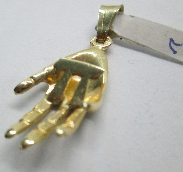 Handmade 14 carat gold Hamsa Chamsa pendant holding Hay, natural designed  hand holding Hay. Dimension 1.45 cm X 2.3 cm X 0.45 approximately.