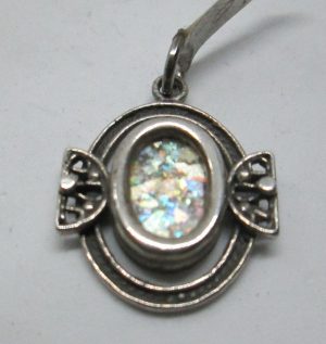 Handmade sterling silver Yemenite filigree Roman glass pendant set with genuine Roman glass. Dimension 1.7 cm X 1.9 cm approximately.