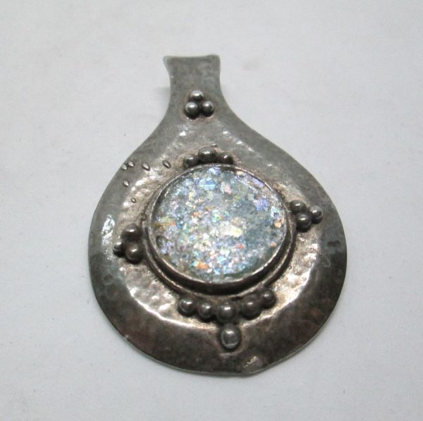 Handmade sterling silver Roman glass hammered pendant set with genuine Roman glass contemporary style. Dimension 3.3 cm X 5 cm approximately.