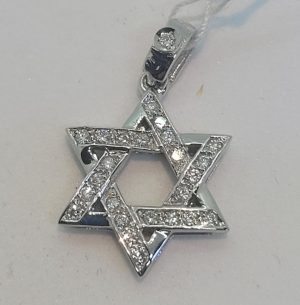 18 carat white gold Magen David star 25 Diamonds set with 25 genuine white diamonds total weight 20 pts, VVS clarity white color.