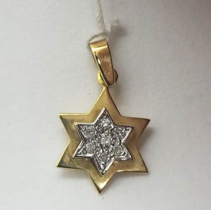 18 carat white & yellow gold Magen David star 7 Diamonds set with 7 genuine white diamonds 4 pts, VVS clarity white color.