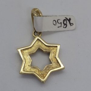 Contemporary 14 carat yellow gold Magen David star pendant modern heavy cut out design. Dimension 1.5 cm X 1.7 cm X 0.26 cm approximately.
