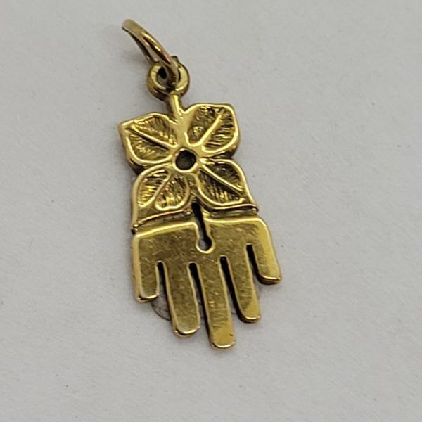 Handmade 14 carat gold Hamsa Chamsa pendant 4 leaf pendant with four decorative leaf. Dimension 1 cm X 1.8 cm X 0.1 approximately.