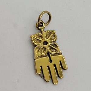 Handmade 14 carat gold Hamsa Chamsa pendant 4 leaf pendant with four decorative leaf. Dimension 1 cm X 1.8 cm X 0.1 approximately.