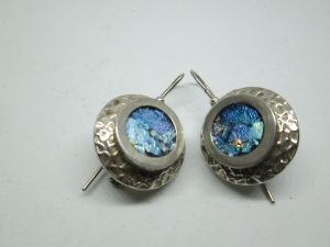 Sterling silver hammered earrings is only for pierced ear lobs and can not be altered. Dimension diameter 1.85 cm approximately.