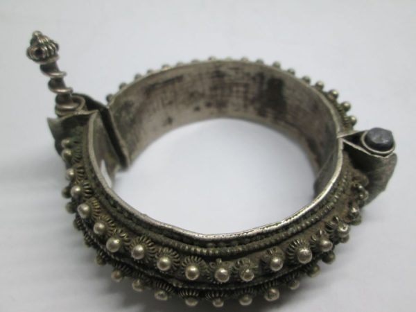 Handmade silver Yemenite filigree bracelet vintage made by Yemenite Jews in Yemen. Dimension 2 cm X inside diameter 5 cm approximately.