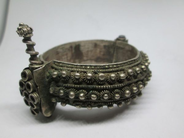 Handmade silver Yemenite filigree bracelet vintage made by Yemenite Jews in Yemen. Dimension 2 cm X inside diameter 5 cm approximately.
