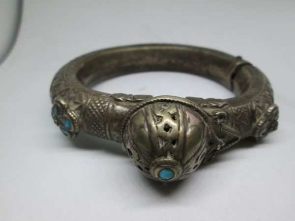 Vintage Jewelry Ankle Bracelet Handmade low silver ankle bracelet made by nomads vintage made in the 19th century in Middle East set with Turquoises.