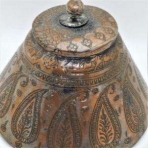 Antique Safavid Box Copper handmade copper box with floral engravings around . Middle East 18th century. Dimension diameter 16.5 cm X 11 cm .