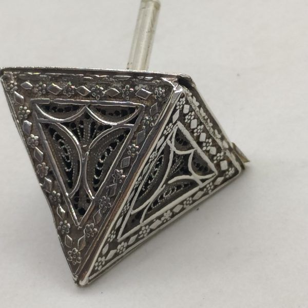 Handmade sterling silver dreidel silver Filigree Triangles. Yemenite filigree triangles by Ghatan. Dimension 2.7 cm X 2.7 cm X 4.4 cm.
