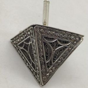 Handmade sterling silver dreidel silver Filigree Triangles. Yemenite filigree triangles by Ghatan. Dimension 2.7 cm X 2.7 cm X 4.4 cm.