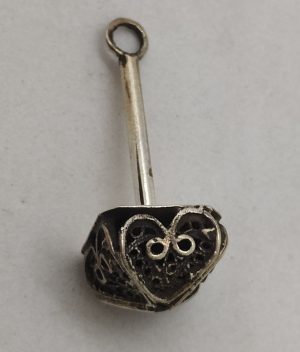 Handmade sterling silver dreidel Sevivon Silver Yemenite Filigree can be hung on chain as a pendant as well. Made by S. Ghatan ( Katan).