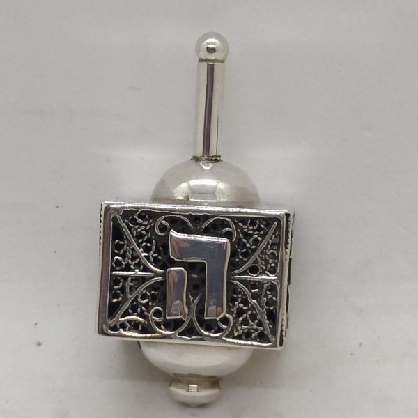 Handmade sterling silver Sevivon silver square Filigree  Yemenite . Dimension 2.6 cm X 2.6 cm X 5.4 cm approximately.