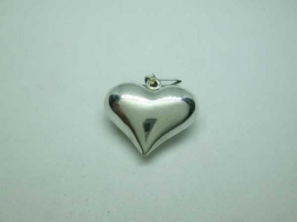 Handmade sterling silver heart shape pendant 3 dimension heart shape shiny smooth silver. Proper gift for Valentine day 2.5 cm X 2.5 cm approximately.