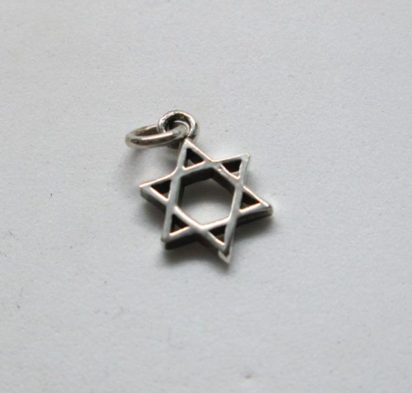 Sterling silver small Magen David Pendant small size traditional shape of star. Dimension 0.8 cm X 1.5 cm approximately.