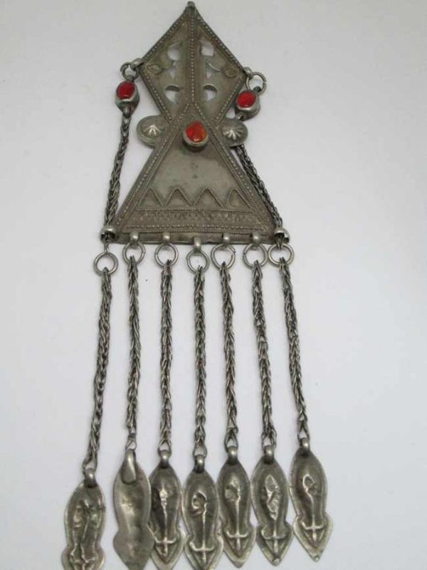 Handmade vintage silver nomad's necklace made in the middle east during 19th century and set with 3 Agates. Dimension pendant 6.2 cm X 11.2 approximately.
