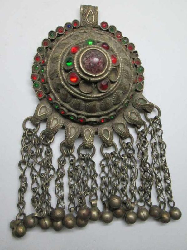 Middle East low silver vintage jewelry pendant round set with red & green glasses (5 missing as can be seen in photos) late 19th century.