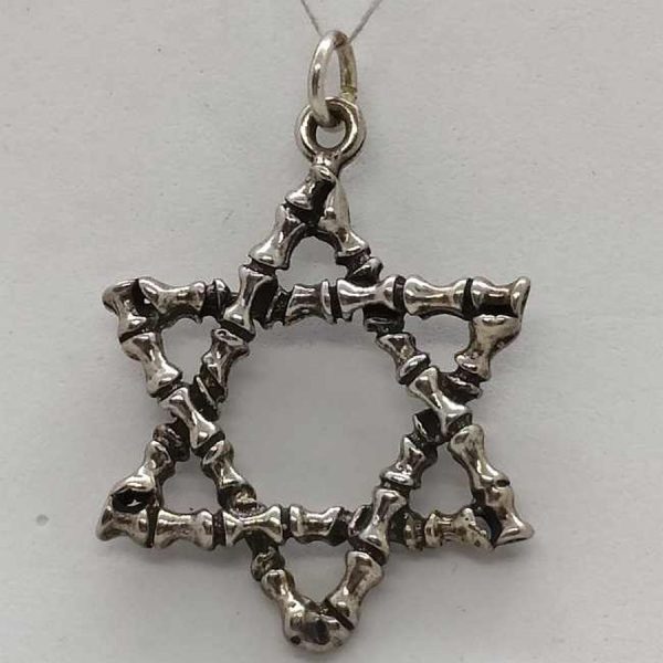 A masculine big sterling silver Magen David star pendant Bamboo design shape. Dimension 2.7 cm X 3.8 cm X 0.3 cm approximately.